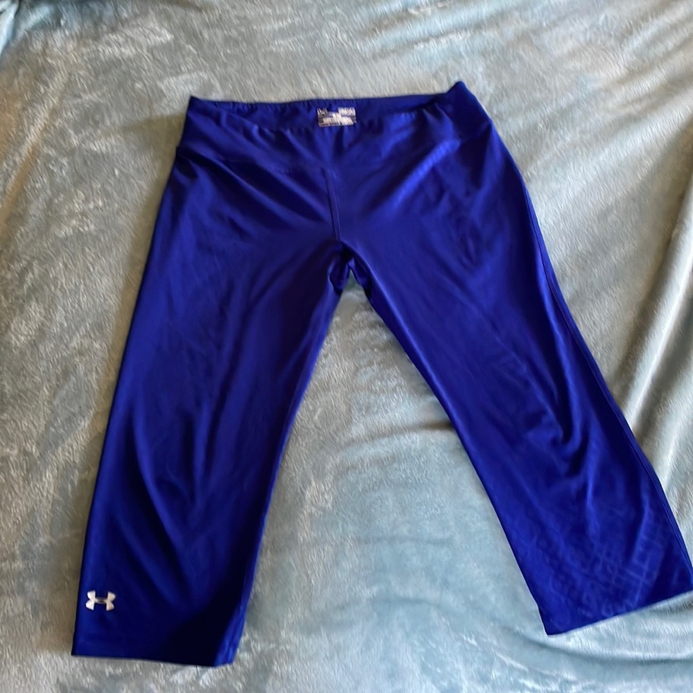 Fitted under armor heat gear crop tights